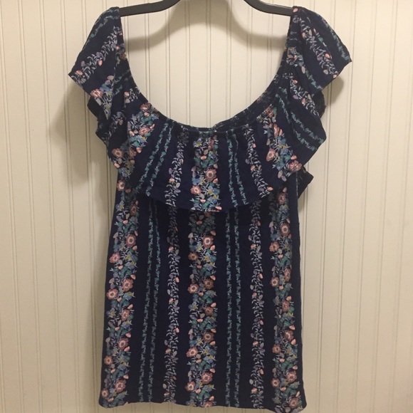 Old Navy Tops - NWOT Beautiful floral print ruffle blouse